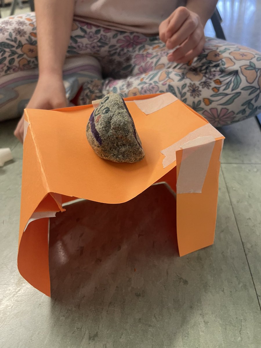 MsStevens_'s tweet photo. 3’s learning that triangles can help support structures https://t.co/jZsQS26ZkC