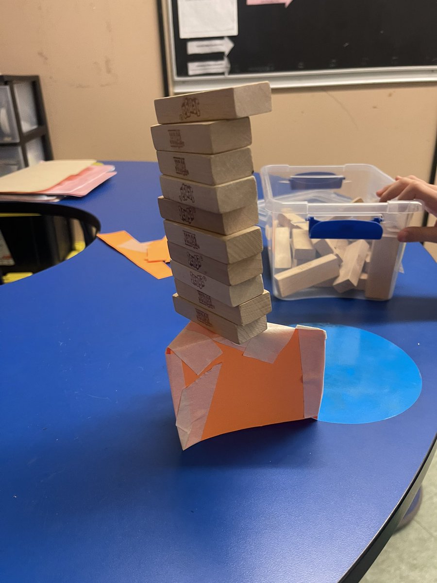 MsStevens_'s tweet photo. 3’s learning that triangles can help support structures https://t.co/jZsQS26ZkC