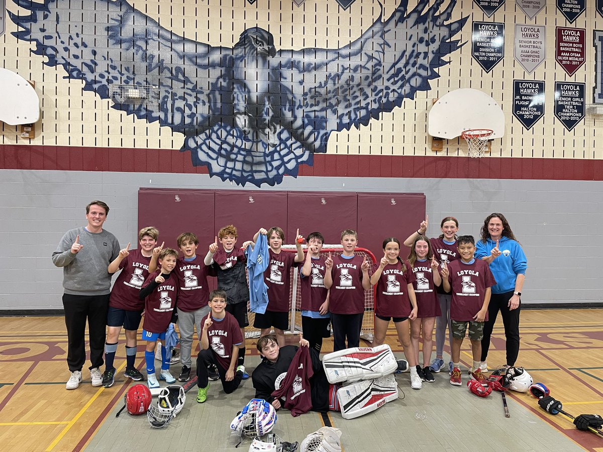 MrsMartinGr5's tweet photo. This past week our grade 6 boys and girls field hockey team took home the gold!! Thanks to @LoyolaHawksOak and the grade 12 Leadership class for a great day! Go STARS go! @StMaryOakville https://t.co/Xfb9HdNXso