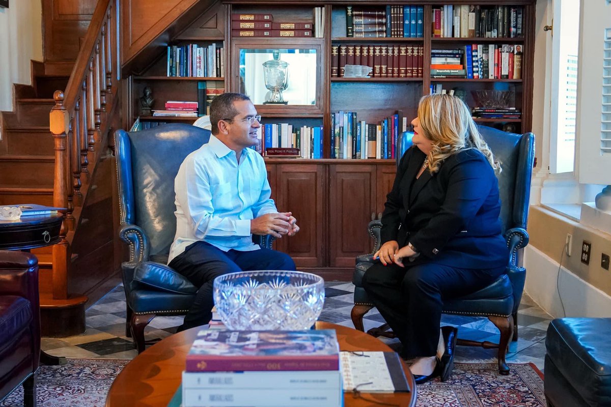 En el día de hoy tuve el placer de recibir a la gobernadora electa, <a href="/JGO_2024/">Jenniffer González</a> , en la Casa del Pueblo, La Fortaleza. Tuvimos una reunión muy productiva como parte de la transición y le deseo el mayor de los éxitos en su administración.