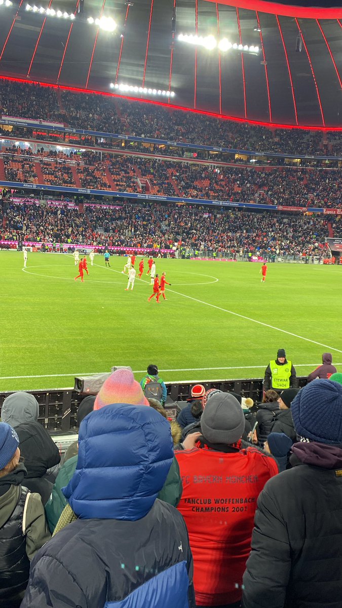 Digga was ist Bayern für ein hurensohnverein
Wie kann mich sich da denken geil von dem Verein werd ich Fan