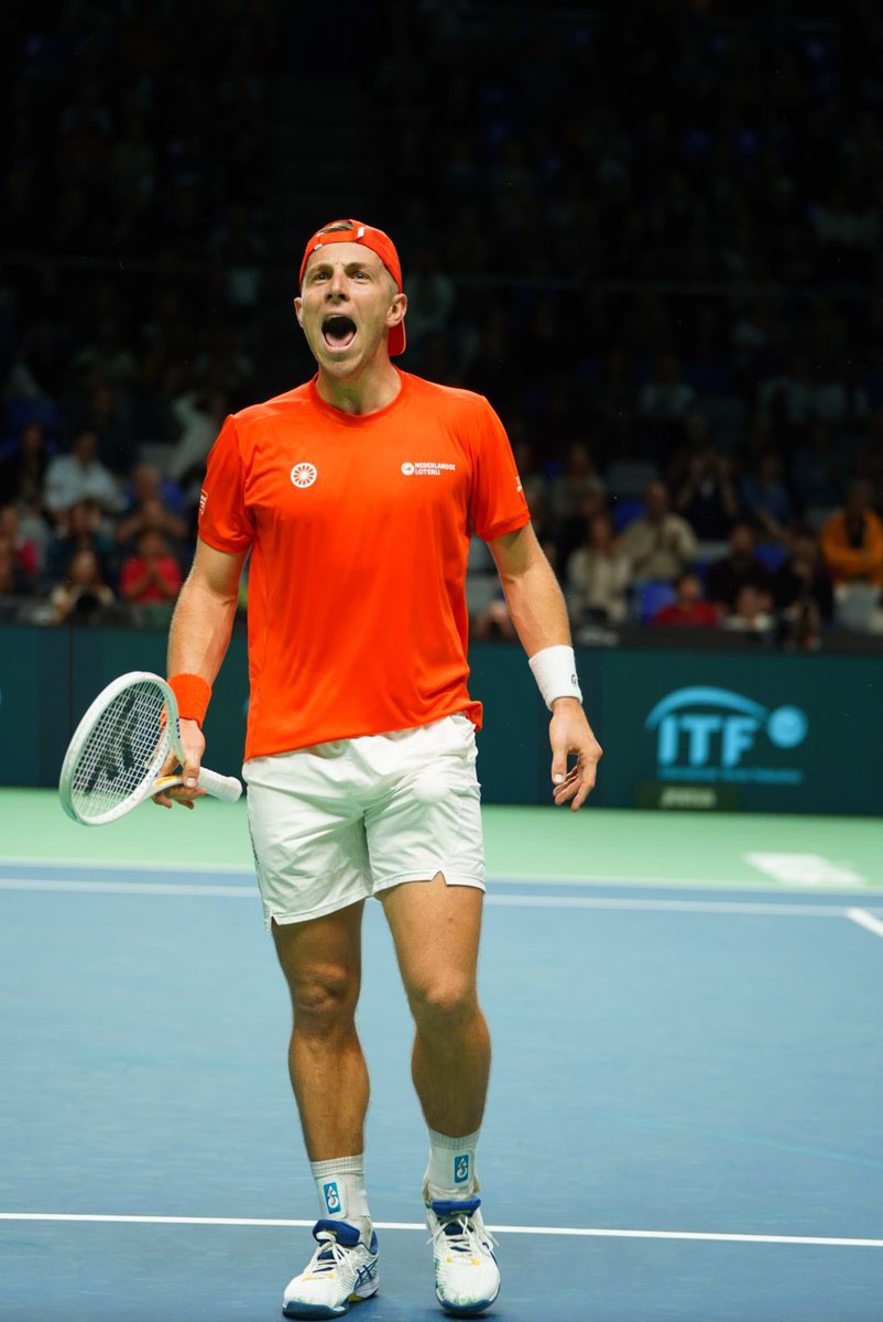 🦁🔥 Dit is wat oranje met je doet! Vechten als een leeuw💪🧡 Tallon wint en brengt Nederland in de FINALE van de Davis Cup!! #DavisCup #TeamNL