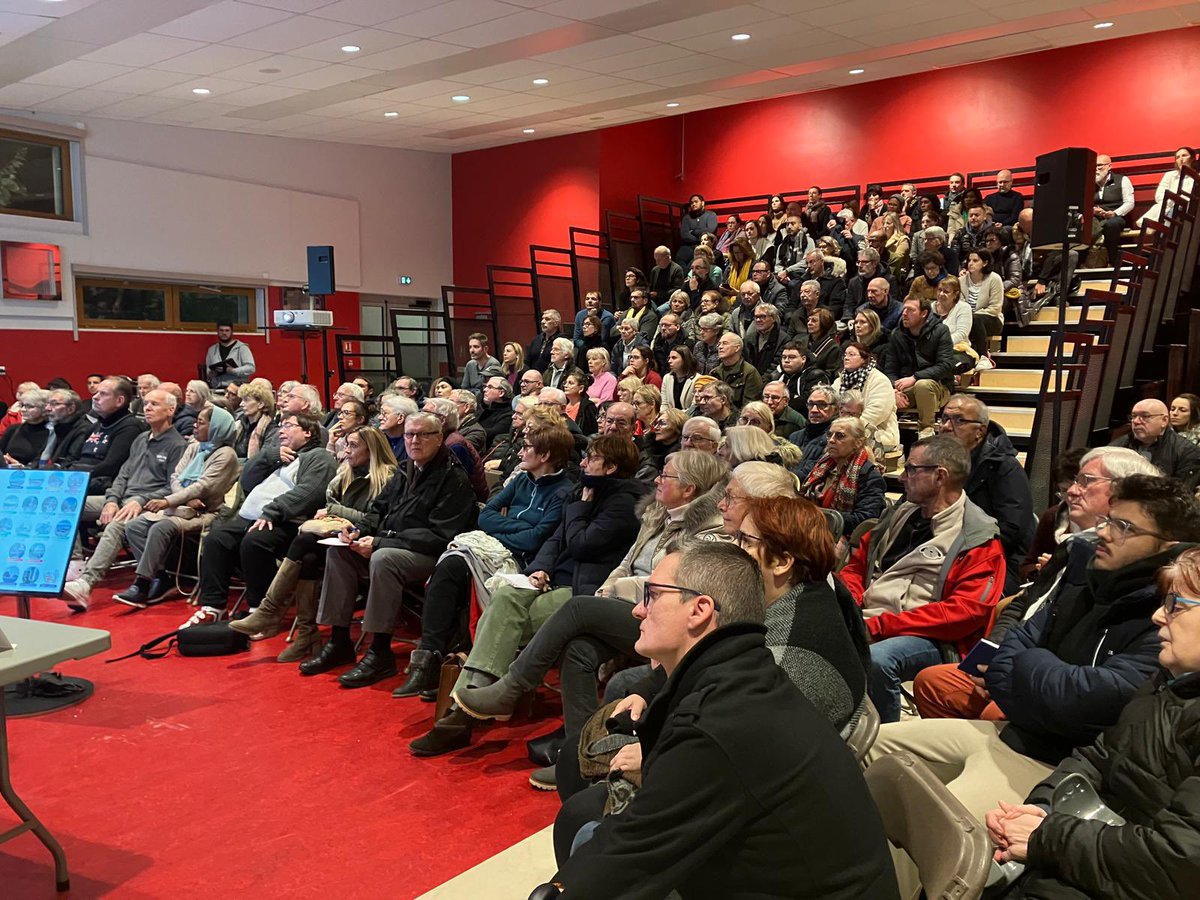 Réunion publique ce soir avec les habitants du quartier Cernay - Jamin - Jean Jaurès - Epinettes. Des échanges riches et constructifs.

➡️ Rendez-vous important de la vie de la Cité