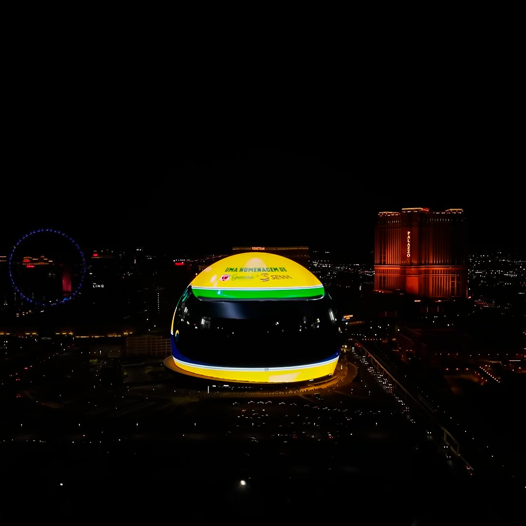 ayrtonsenna's tweet photo. It’s race week in Vegas, baby! ✨ A #Fórmula1 chegou à cidade dos cassinos e do glamour! 🎲
 
Quem se lembra da homenagem na #Sphere feita pelo @Guaraná, projetando o icônico capacete do nosso Senna? https://t.co/H632kDueMF