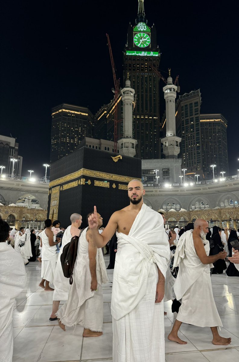 Lawisse_'s tweet photo. Le voyage d’une vie al hamdoulilah 🤲🏼❤️

Ce séjour à été une réelle leçon de vie de vie entre les épreuves, l’apaisement, l’apprentissage de la religion… Une invitation d’Allah qui n’est pas donnée a tous encore + quand elle est fait en famille ☝🏽🙌🏼

Je vous souhaite à tous inch’Allah de le vivre dans votre vie, vous allez ressentir des choses que vous avez jamais ressenti ailleurs. Je vous jure, Allah est tellement grand que c’est le moment de se repentir et de ne pas délaisser ses prières. 

Je reviens demain en stream inch’Allah, j’ai énormément de chose à vous raconter concernant ce voyage. Vous m’avez énormément manqué ❤️

Sur ce :
Qu’Allah vous préserve tous ainsi que vos famille🙌🏼
Qu’Allah vous accorde que de la réussite et la richesse🙏🏽
Qu’Allah nous guide 
Qu’Allah vienne en aide à tous les peuples opprimés 🤲🏼
Qu’Allah nous pardonne ainsi que nos proches 
Qu’Allah nous garde en bonne santé et nous soigne 🤲🏼