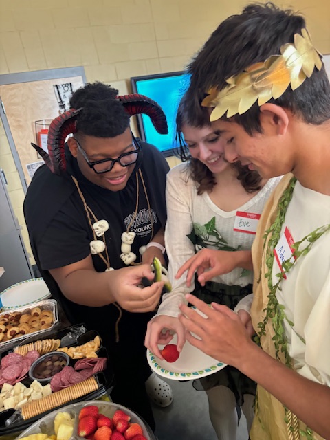 NWRankinHS's tweet photo. Seniors in AP and Dual Credit Literature classes gathered to celebrate Literary Thanksgiving this week. Students came dressed and acting like characters from the literature they have studied this semester! #WeAreNorthwest #HappyThanksgiving https://t.co/XIjj7O94A2