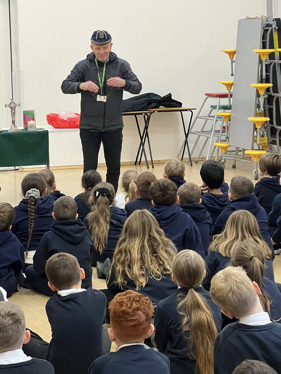 TheActiveClub1's tweet photo. Such a brilliant morning @HolyTrinity316 talking about perseverance and overcoming disappointment. Our coach Steve sharing his story of how he gained one of the highest sporting awards possible - getting an England cap 🏴󠁧󠁢󠁥󠁮󠁧󠁿 🦁 

#england #threelions #englandcap https://t.co/imzc2QlHU6