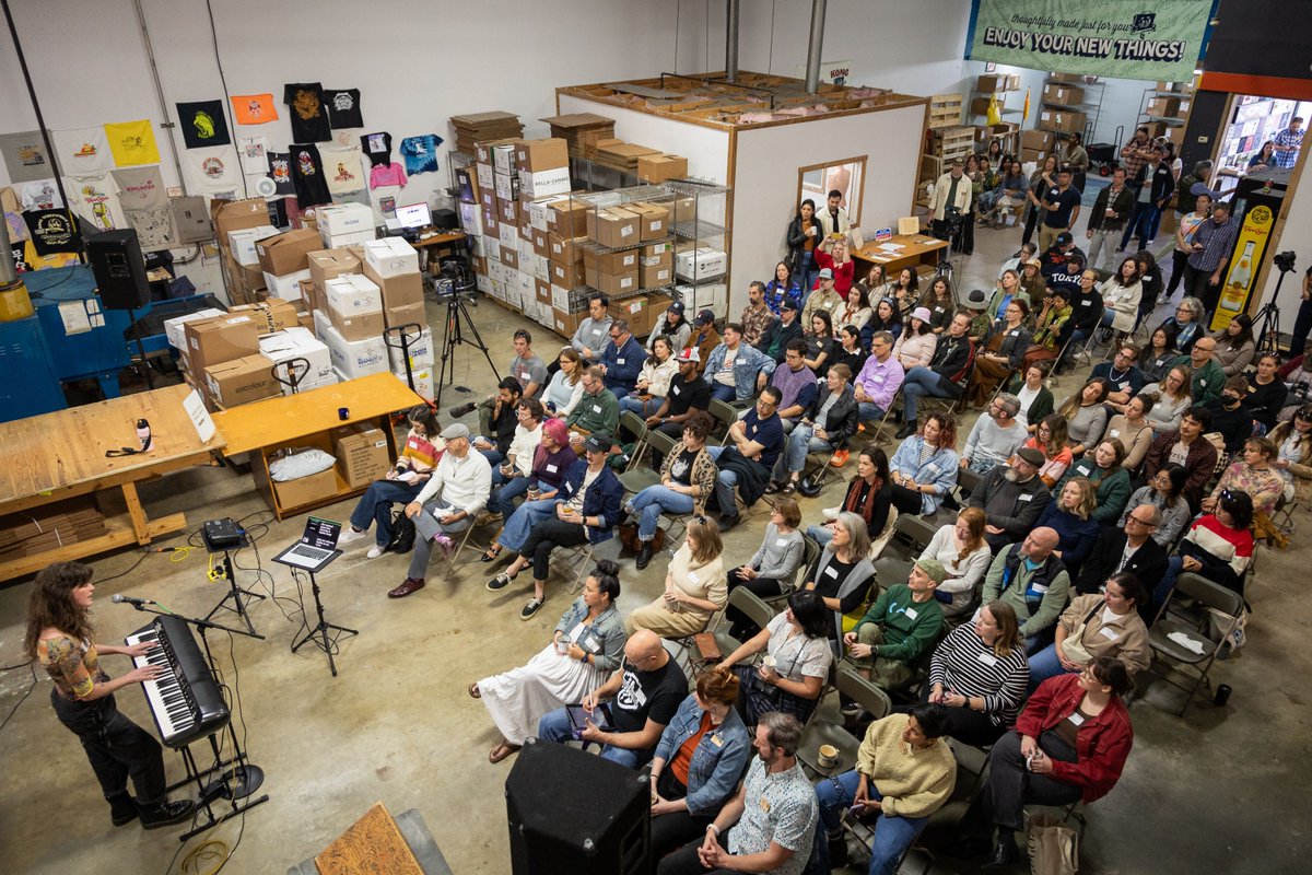 CM_Austin's tweet image. Our musical guest Sophie Seng wowed us with her songwriting and vocals at our November event. See her on 11/24 at The Ballroom. sophieseng.com 
📸 by Manny Pandya @manny_pandya #CMthread #CMATX