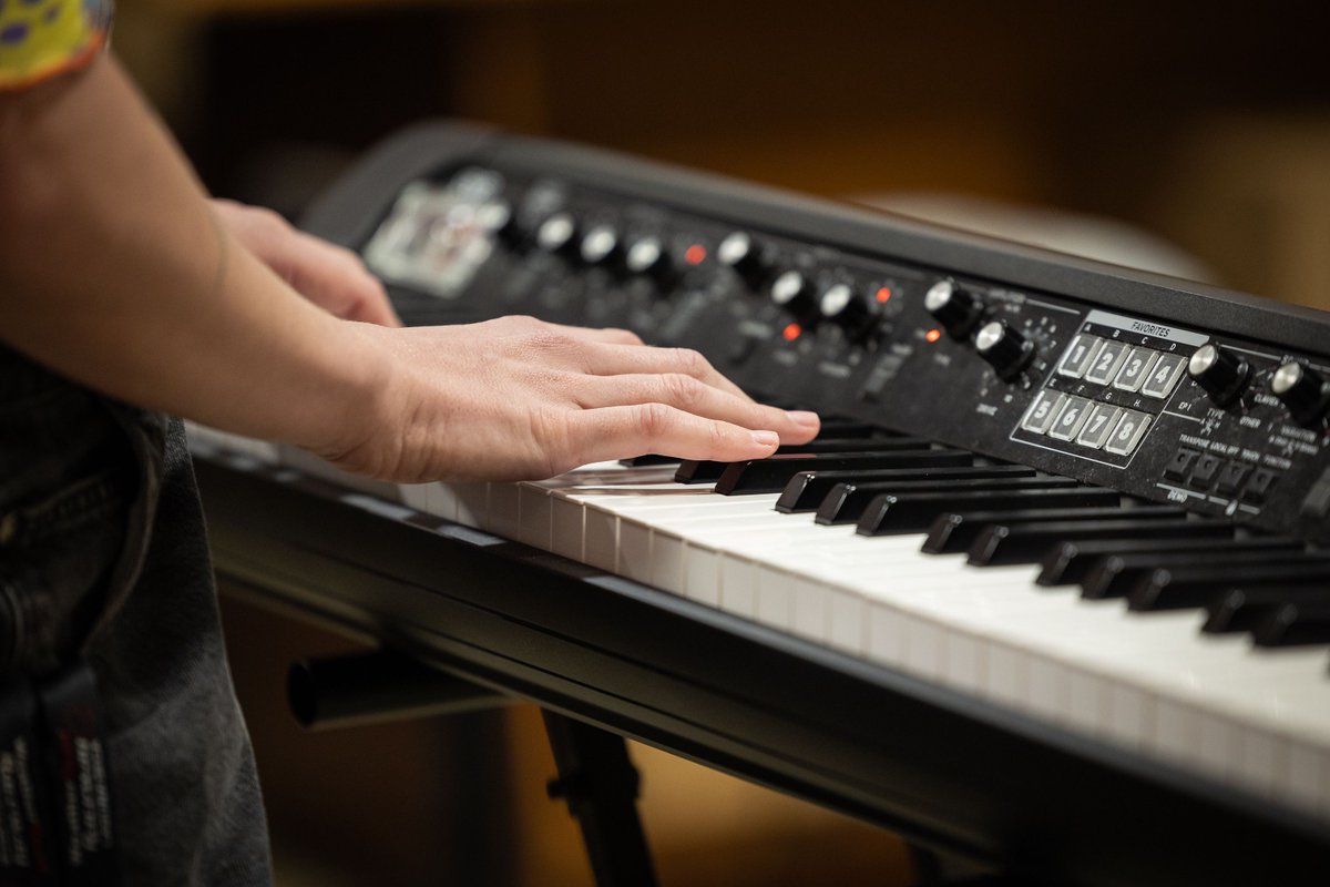 CM_Austin's tweet image. Our musical guest Sophie Seng wowed us with her songwriting and vocals at our November event. See her on 11/24 at The Ballroom. sophieseng.com 
📸 by Manny Pandya @manny_pandya #CMthread #CMATX