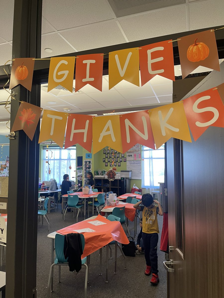 ✨A family that bonds as a team, stays together! ✨🧡🧡 #WeAreThankful #OliveGardencatered <a href="/HumbleISD_RCE/">Ridge Creek Elem</a> <a href="/iam_Wallace_/">Jasmine Wallace</a> <a href="/cheriska_harmon/">Cheriska Harmon</a> <a href="/SinerLa/">La Tonia Bellard-Jones M.Ed</a>