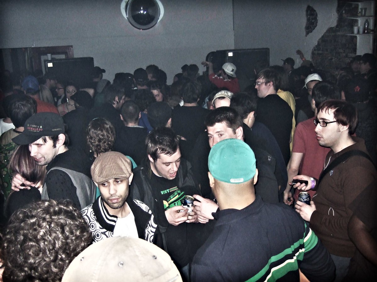 deepchild's tweet image. My first gigs in Detroit circa 2010(?) Please note t-shirt representing Berlin 😂🖤