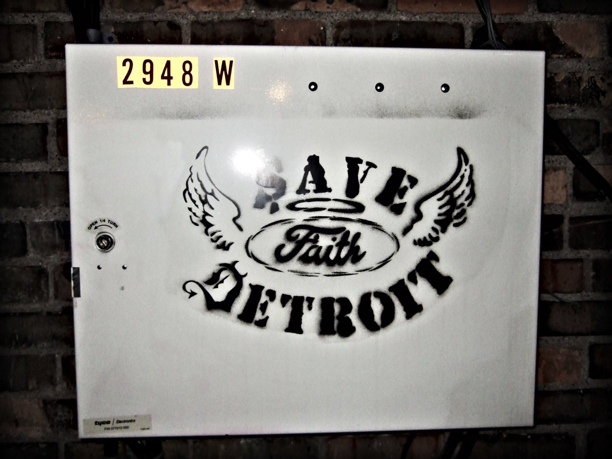 deepchild's tweet image. My first gigs in Detroit circa 2010(?) Please note t-shirt representing Berlin 😂🖤