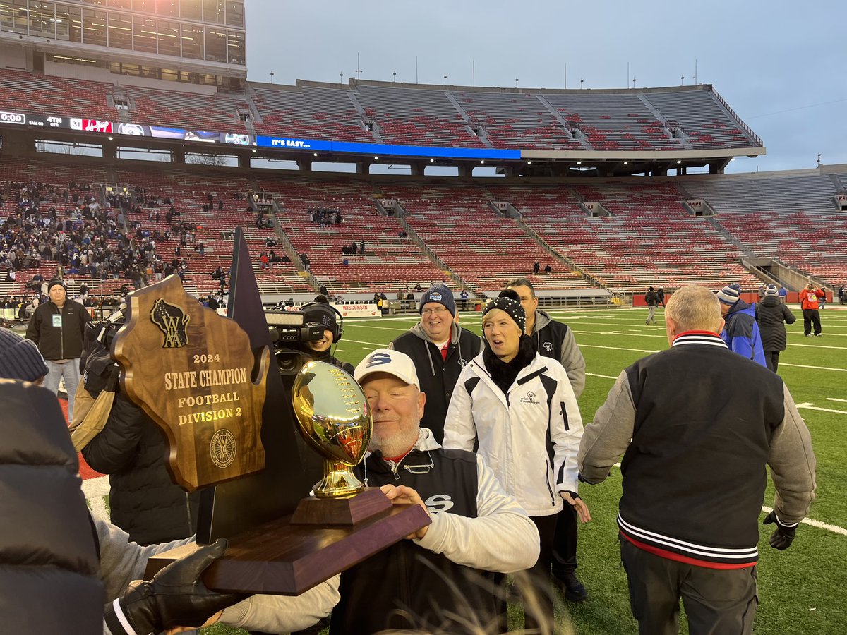 Matt Peck (@matt_peckwi) on Twitter photo Here is <a href="/OwlsFB/">Slinger Football 🏈</a> HC Bill Jacklin recieving the Gold Ball. #wisfb #wiaafb
<a href="/CoachjBill/">Bill Jacklin</a> Here is <a href="/OwlsFB/">Slinger Football 🏈</a> HC Bill Jacklin recieving the Gold Ball. #wisfb #wiaafb
<a href="/CoachjBill/">Bill Jacklin</a>