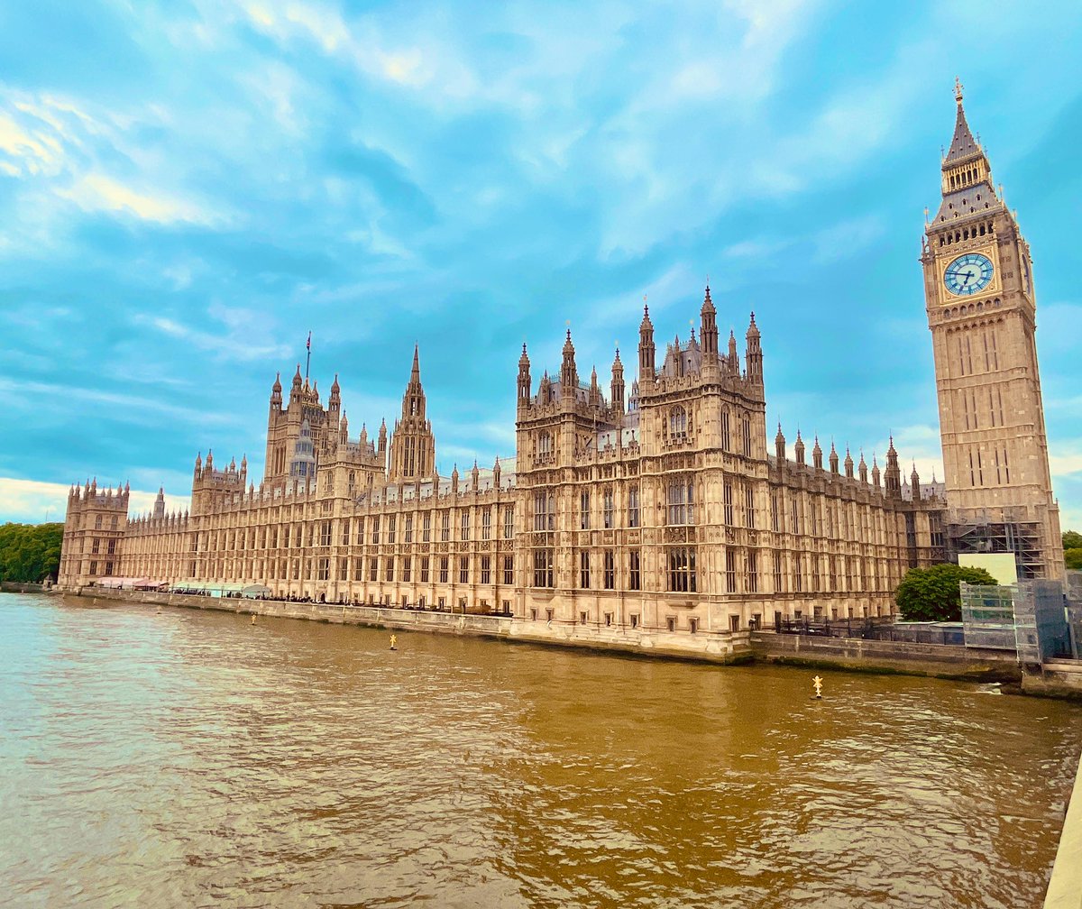 epictraveler8's tweet image. Majestic views of the UK Parliament and Big Ben standing tall across the Thames. A timeless symbol of history. 🇬🇧 #London #BigBen #ThamesViews #ThamesRiver #historical #history #architecture