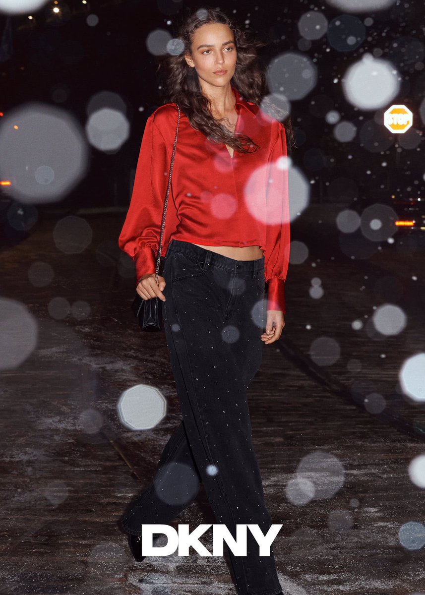 kendam_com's tweet image. DKNY Holiday 2024 Campaign shot by Christian MacDonald kendam.com/news/campaigns…

#DKNY #Holiday2024 #Campaigns #Fashion #Kendam