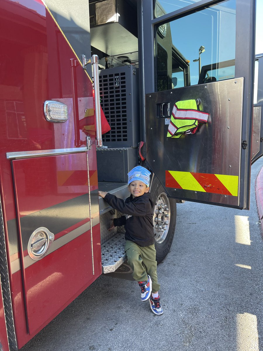 Another successful Career Day at Fisher ES! Our counselors Ms Salinas &amp; Ms Carrasco are AMAZING!!! @nisdcounseling @nisdfisher  <a href="/SalinasMarida/">Marida Salinas</a> and <a href="/MissCarrasco1/">Sabrina Carrasco</a>