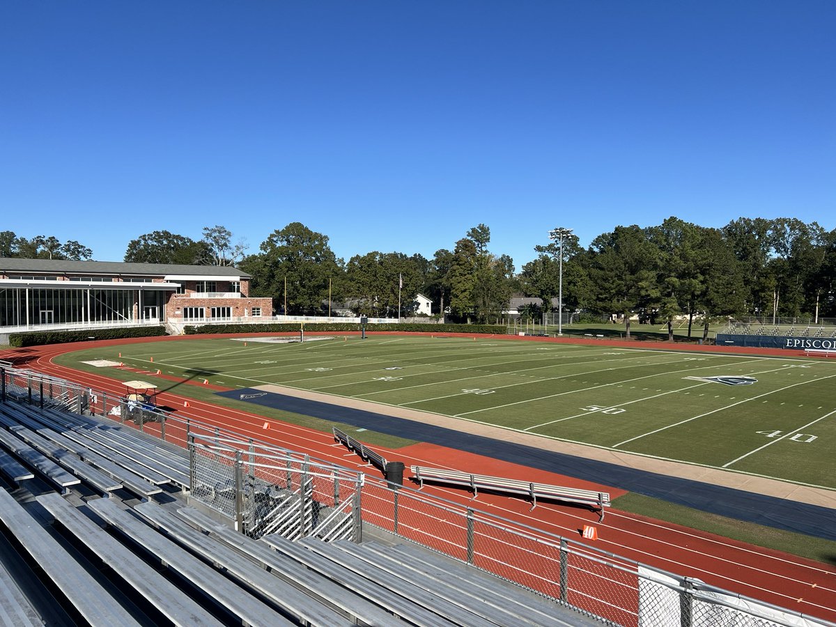 Coach_BBailey4's tweet image. Ready Ready! Finishing touches complete!✅ Yard’s in great shape! @PetuniaBHatcher, couldn’t do it without this guy! Big one on The Ridge tonight….(#6 EHS vs #11 PJP) #LET’S HUNT! @EHSBRAthletics