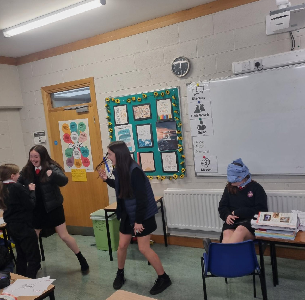 PresWaterford's tweet image. ￼Some SPHE role play fun today #ActiveLearning - great start to the weekend #assertivecommunication #actressofthefuture @CeistTrust @OidePPWellbeing