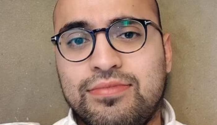 jihadwatchRS's tweet image. UK: Muslim brain surgeon posed in military clothing with knives, guns and rocket launcher - 
 jihadwatch.org/2024/11/uk-mus…