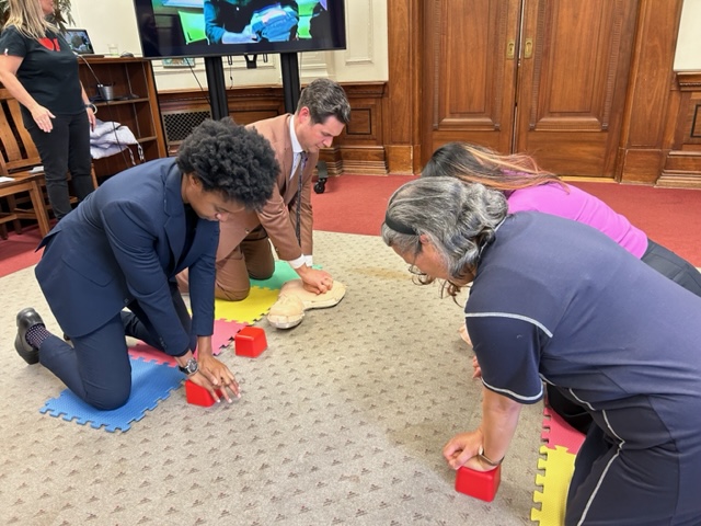 HeartandStroke's tweet photo. Thank you to all the Manitoba MLAs who participated in learning lifesaving CPR and AED skills this week. 
Your enthusiasm was heartwarming, a clear demonstration of your dedication to help #BeatCardiacArrest. 
@NDPcaucus @MBPCcaucus