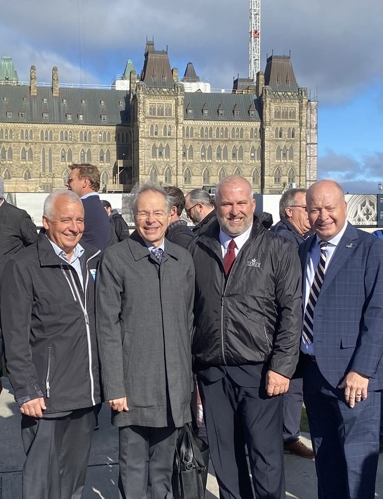 DalphondPierre's tweet photo. Je suis d’accord avec David Wiens, Président prod. laitiers du Canada @dfc_plc, Daniel Gobeil &amp; Benoit Fontaine @upaqc, les producteurs d’œufs @eggsoeufs et de volailles @chickenfarmers @TurkeyFarmersCa : il faut adopter #C282 sans amendement. 🥚🥛🐓🦃
#polqc #polcan #SenCA https://t.co/eVprvd5cNT