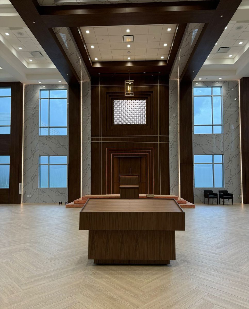 hafeleamerica's tweet photo. #FeatureFriday | @yndesign_n_build : "A glimpse of the amazing aron kodesh at our latest job"

We're so excited to have been a part of this beautiful build - featured here are our Metallic Cabinet Accent Strips and all Häfele Lighting! https://t.co/tqcC7iShxQ