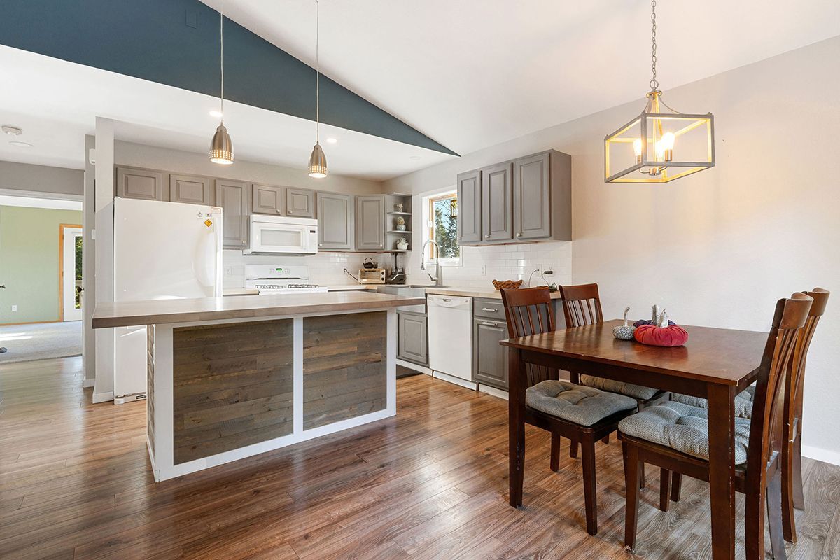 PureWestRE's tweet photo. Discover this #4bedroom, #3bathroom #home, boasting 2,170 square feet of #livingspace on a #picturesque #1acrelot.

128 Ledgewood Drive, #BigforkMT

4 Beds / 3 Baths / 2,170 Sq Ft
MLS# 30036244 / $725,000

Contact Steve Wray 406.407.4744

https://t.co/3D7MsktQI5

#PureWest https://t.co/4QSvz0ZMs2