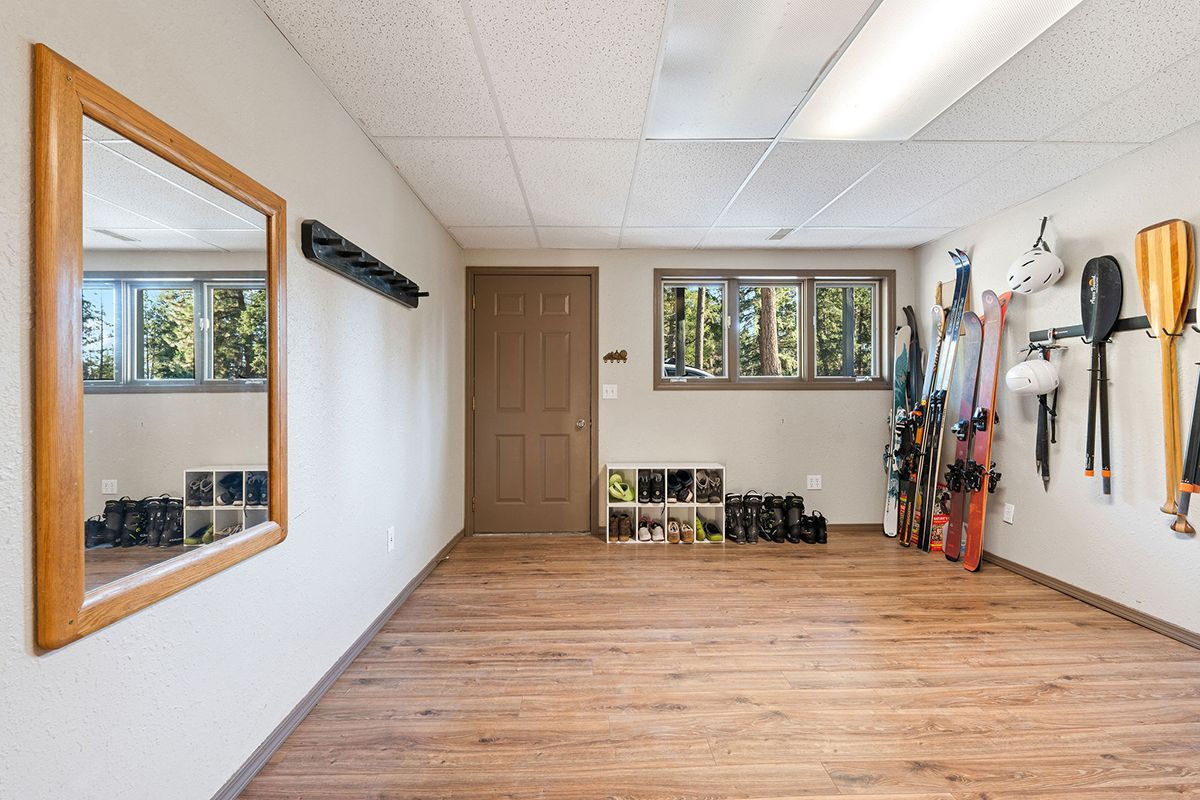 PureWestRE's tweet photo. Discover this #4bedroom, #3bathroom #home, boasting 2,170 square feet of #livingspace on a #picturesque #1acrelot.

128 Ledgewood Drive, #BigforkMT

4 Beds / 3 Baths / 2,170 Sq Ft
MLS# 30036244 / $725,000

Contact Steve Wray 406.407.4744

https://t.co/3D7MsktQI5

#PureWest https://t.co/4QSvz0ZMs2