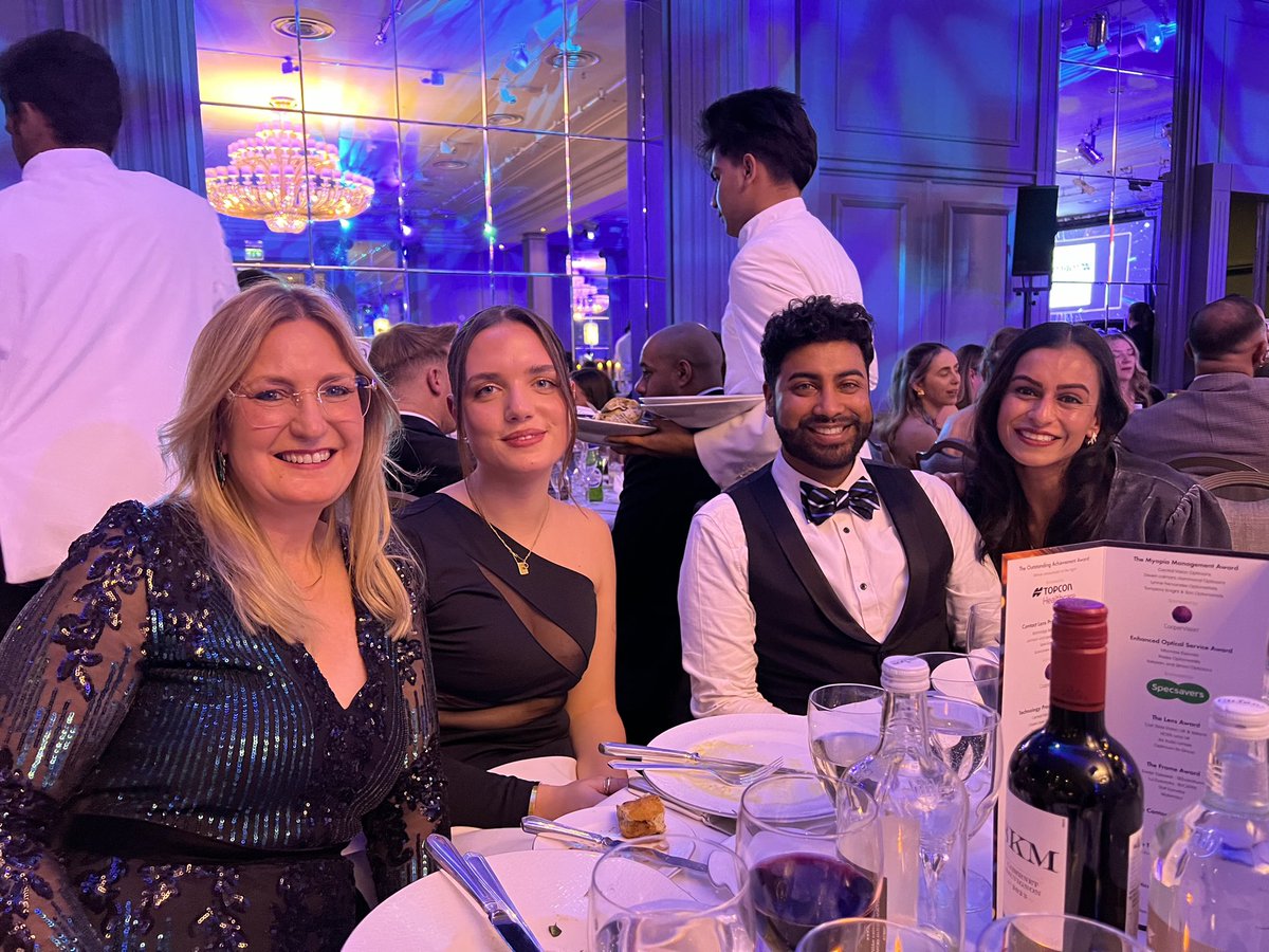YorksEyewear's tweet image. Thank you 🙏🏻 @EssiLux @ColinMurray for a fabulous evening #opticiansawards