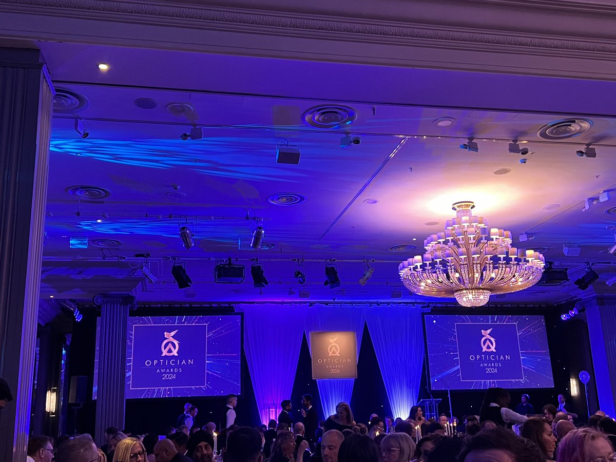 YorksEyewear's tweet image. Thank you 🙏🏻 @EssiLux @ColinMurray for a fabulous evening #opticiansawards