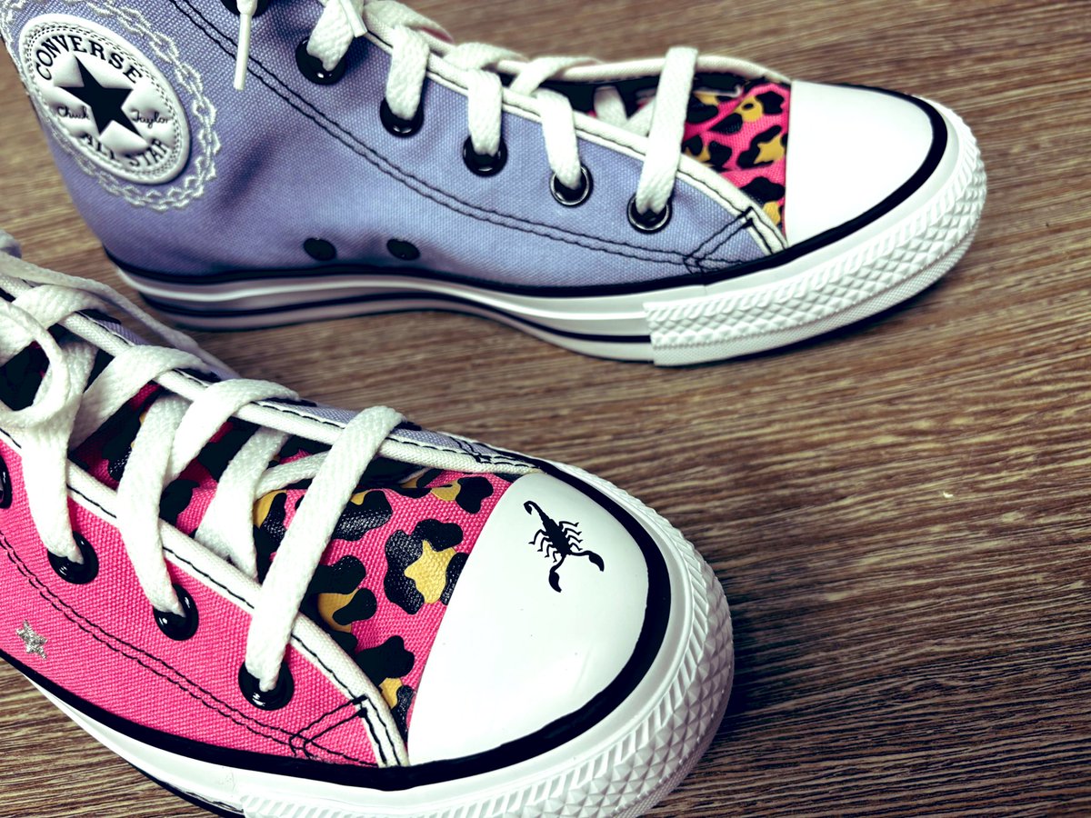 LoobyDooby22's tweet image. My new Converse customised by ME 🫶🏼
#Conversebyme #HiTops #Converse 
#Birthdaygirl @Converse 🐆🦂💜🩷⭐️