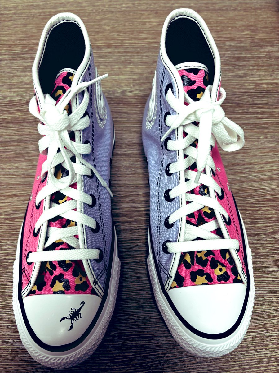 LoobyDooby22's tweet image. My new Converse customised by ME 🫶🏼
#Conversebyme #HiTops #Converse 
#Birthdaygirl @Converse 🐆🦂💜🩷⭐️