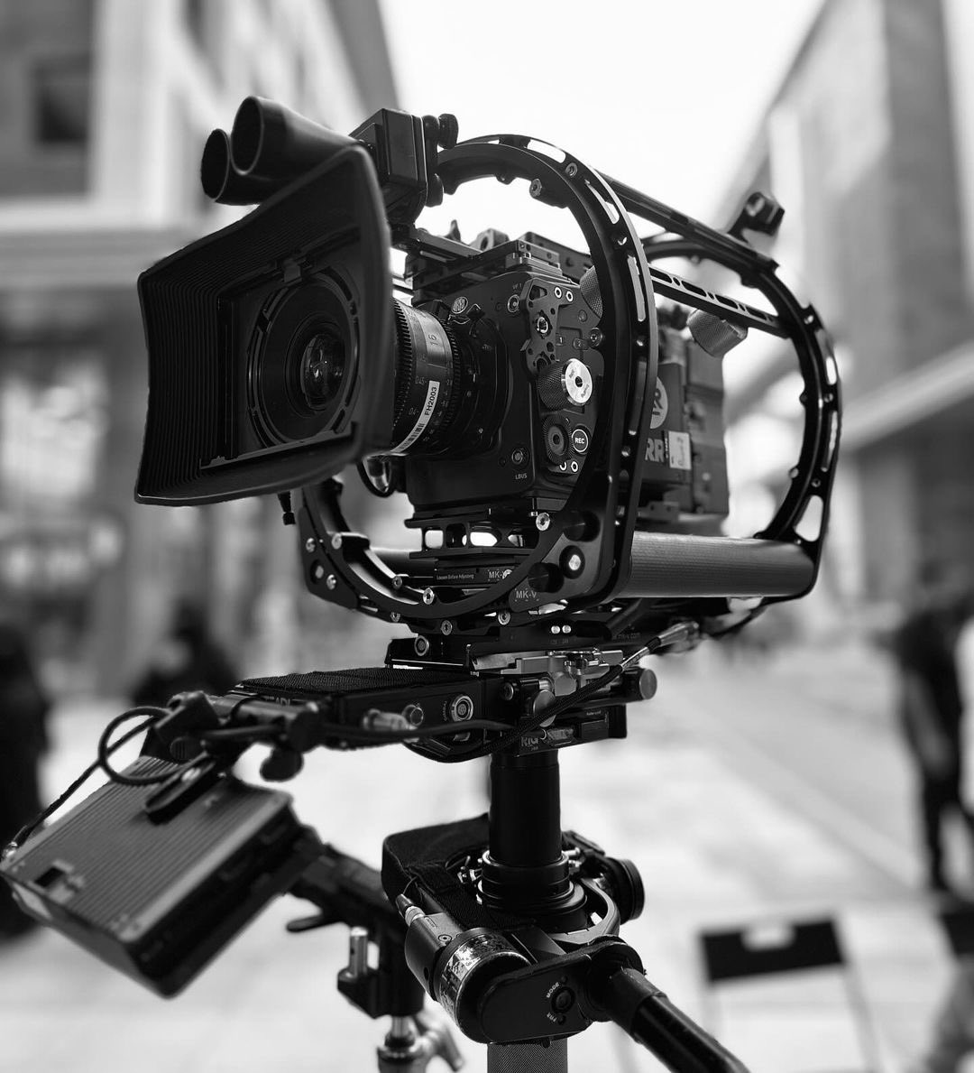 FilmmakersForu's tweet image. When your camera spins more than your head on a Monday. 
.
.
.
.
.
.
.
.
.
#focuspullercommunity #focuspuller #cmotion #arri #aromega #filmset #film #doha #qatar #brighttangerine #focusbug #focusbug