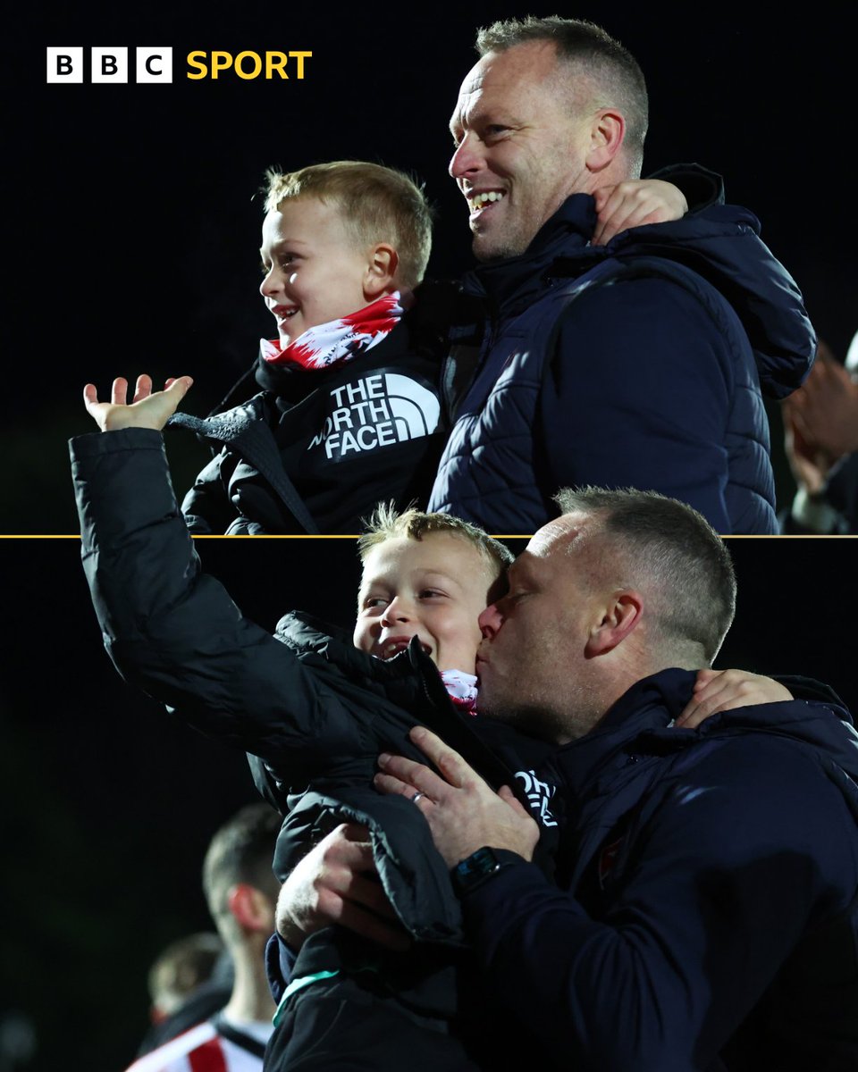 How to celebrate an 89th minute goal to seal a 1-0 victory? 🤔

Celebrate with your son, of course! 😆

Cheltenham Town's Michael Flynn 👏
