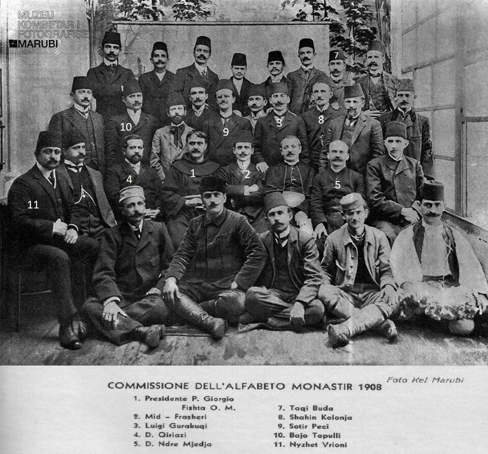 SNatyrale's tweet photo. Më 22 Nëntor 1908 përkujtojmë 𝐊𝐨𝐧𝐠𝐫𝐞𝐬𝐢n e 𝐌𝐚𝐧𝐚𝐬𝐭𝐢𝐫𝐢𝐭 që kishte qëllim standardizimin e alfabetit shqip.

Kryetar u zgjodh Mithat Frashëri, ndërsa nënkryetarë Luigj Gurakuqi e Gjergj Qiriazi, Gjergj Fishta  ishte i kryesues i komisionit të 𝐀𝐥𝐟𝐚𝐛𝐞𝐭𝐢𝐭. https://t.co/7ujPn9L27b