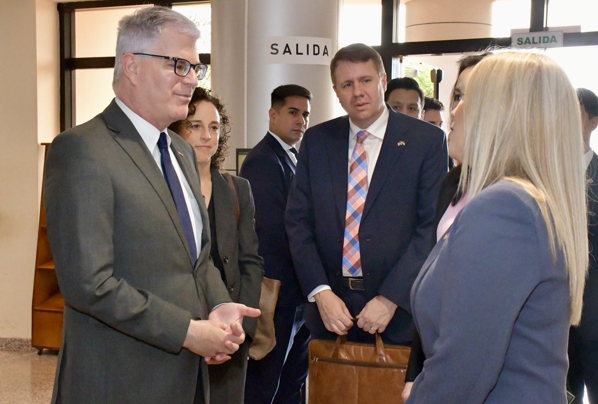 USAmbPY's tweet image. En el Centro de Convenciones del Poder Judicial en Ciudad del Este, conocí más sobre los avances en el ámbito del Estado de derecho. Fueron varias las capacitaciones realizadas este año gracias a la cooperación entre el @PoderJudicialPy y el Gobierno de los Estados Unidos,…