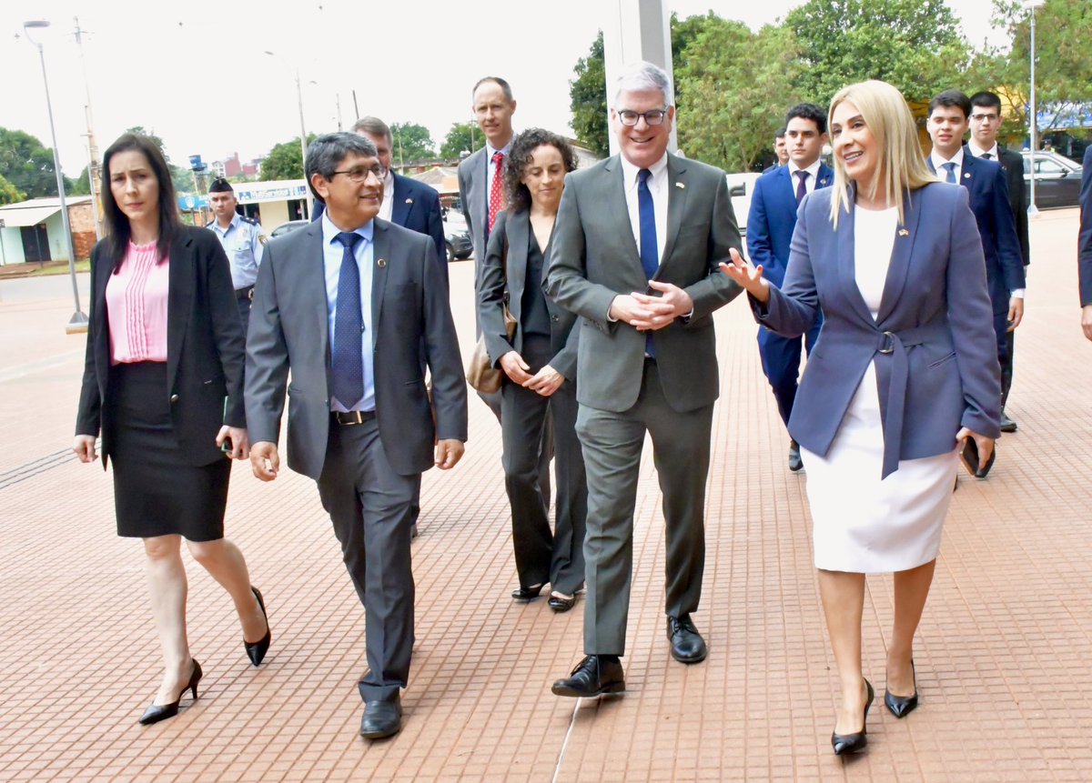 USAmbPY's tweet image. En el Centro de Convenciones del Poder Judicial en Ciudad del Este, conocí más sobre los avances en el ámbito del Estado de derecho. Fueron varias las capacitaciones realizadas este año gracias a la cooperación entre el @PoderJudicialPy y el Gobierno de los Estados Unidos,…