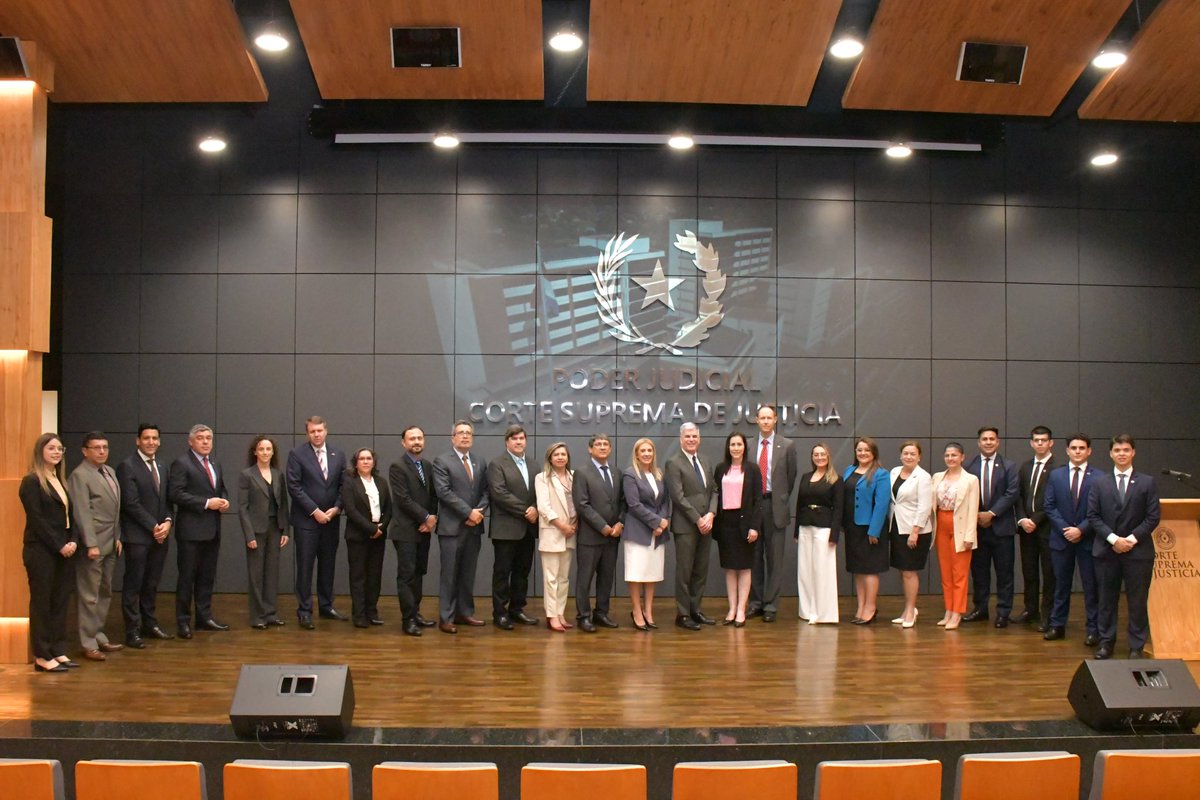 En el Centro de Convenciones del Poder Judicial en Ciudad del Este, conocí más sobre los avances en el ámbito del Estado de derecho. Fueron varias las capacitaciones realizadas este año gracias a la cooperación entre el @PoderJudicialPy y el Gobierno de los Estados Unidos,
