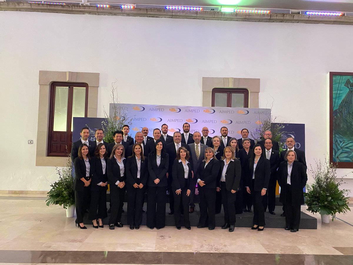 CCLDurango's tweet photo. Felicitamos al nuevo Comité de la Asociación de Industriales de Maquinaria Pesada de Durango en su presidente Ing. Fernando Castro

El Gobernador Dr. @EVillegasV nos ha instruido para estar cerca y atender los asuntos de nuestra competencia. https://t.co/sf7nKtylXp