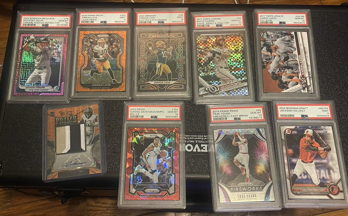 WR_sportcards's tweet photo. All for sale!!! 

Want everything gone! 

I have a ton of raw cards also. Let me know a players and I can see what I have!
@gillysportscard @Blake_Bruce @tmorr_gram @TBMike727 @bscholtz12 @SimmosSigs @Hoerner1st2018 @Eleven17Cards @PlusCards @evildrprkchp @GreyWorthy @AVStudios https://t.co/h47h3tpiEh