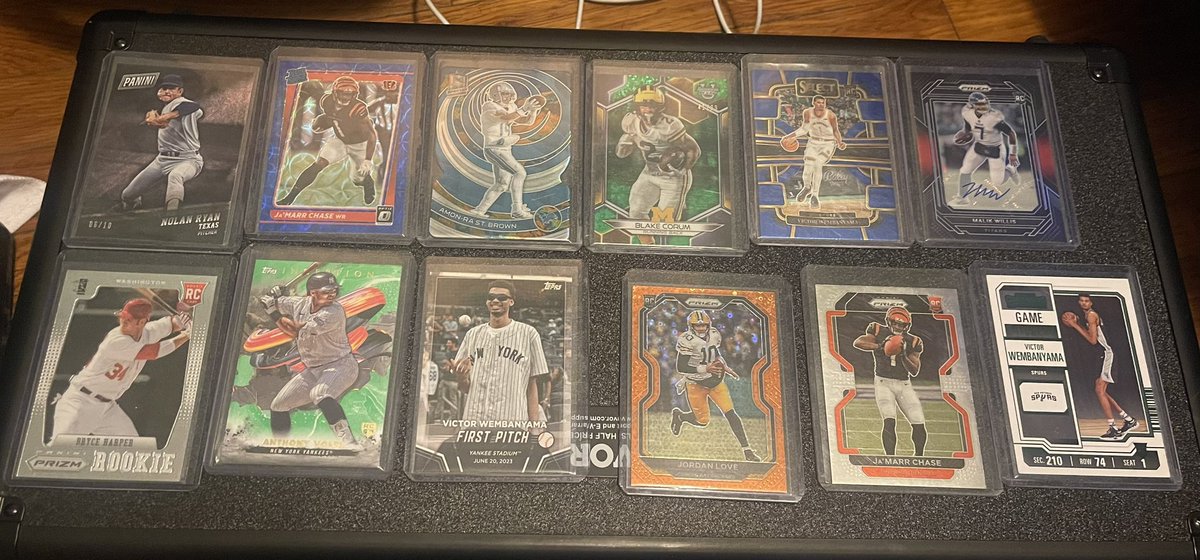 WR_sportcards's tweet photo. All for sale!!! 

Want everything gone! 

I have a ton of raw cards also. Let me know a players and I can see what I have!
@gillysportscard @Blake_Bruce @tmorr_gram @TBMike727 @bscholtz12 @SimmosSigs @Hoerner1st2018 @Eleven17Cards @PlusCards @evildrprkchp @GreyWorthy @AVStudios https://t.co/h47h3tpiEh