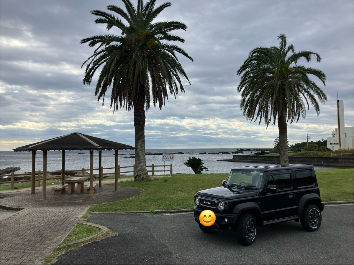nonezumi1256's tweet photo. 房総半島のほぼ最南端あたりです🚙
天気はどんよりですけど海とジムニー君もいいね👍✨

#ジムニー
#ジムニーシエラ
#千葉
#房総半島 https://t.co/fRj5FRpDkI