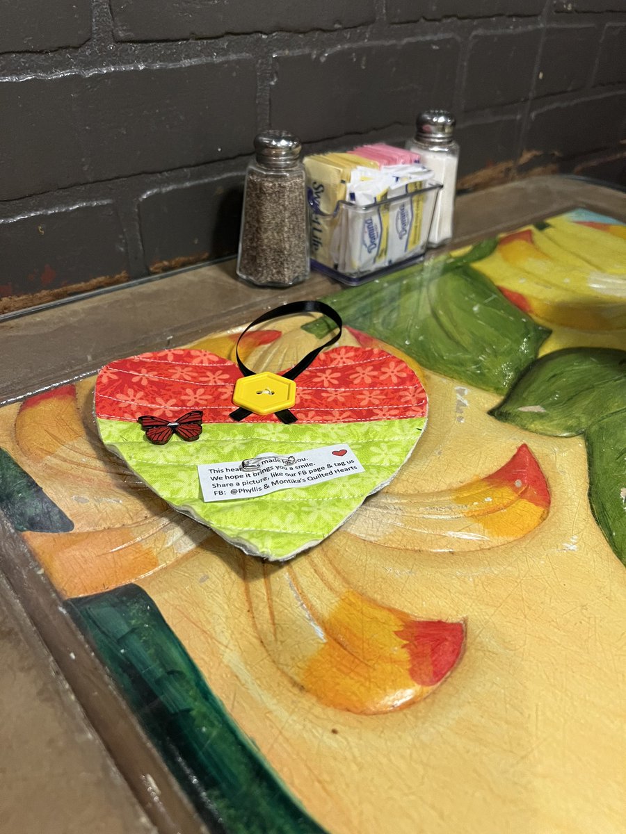 ChiefPhyllisAnn's tweet photo. Sharing a few more pictures of where I have left hearts. I leave them at stores, places to eat, hospitals, airplanes,trails and other places. My friend Montika and I have probably made and left over 400 hearts collectively. https://t.co/y1JtT30DLB
