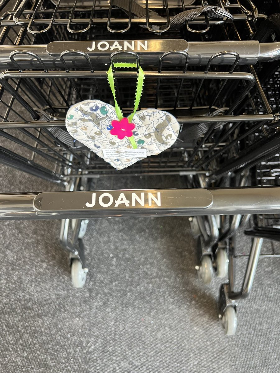 ChiefPhyllisAnn's tweet photo. Sharing a few more pictures of where I have left hearts. I leave them at stores, places to eat, hospitals, airplanes,trails and other places. My friend Montika and I have probably made and left over 400 hearts collectively. https://t.co/y1JtT30DLB