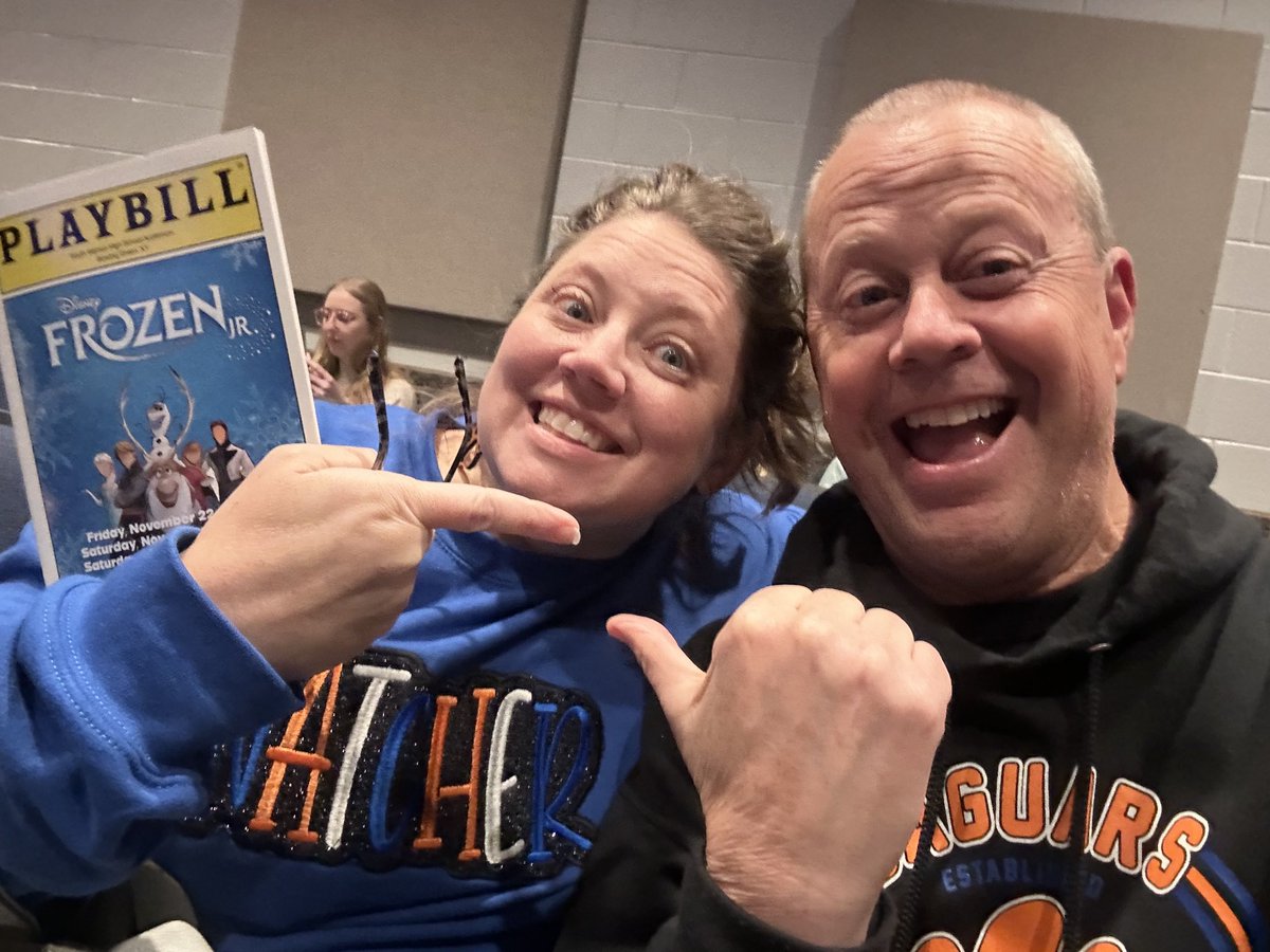 Look at what ⁦<a href="/NatcherElem/">Natcher Elementary</a>⁩ teacher showed up at ⁦<a href="/swhsmusical/">South Warren Musical</a>⁩ tonight for Frozen Jr.  #iamsohonored #weekend ⁦<a href="/katherinecleary/">Katherine, NBCT</a>⁩