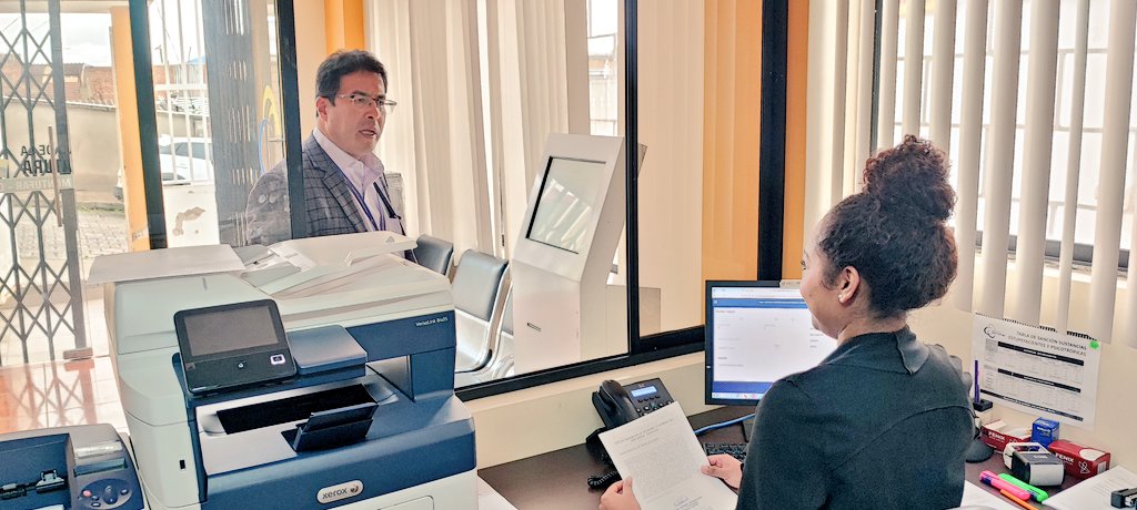 CarchiCJ's tweet photo. El Director del @CarchiCJ @EdwinIbujesA, recorrió las Unidades Judiciales Multicompetentes de los cantones Espejo, Mira, Bolívar y Montúfar, donde verificó la atención a los usuarios e instó a los servidores judiciales a seguir trabajando por una justicia transparente. https://t.co/nVaqhGtJAj