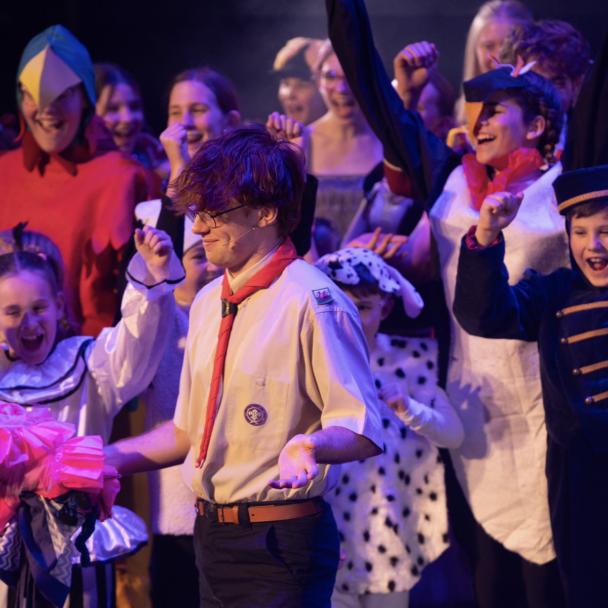CardiffGangShow's tweet photo. Friday show never disappoints! 
A packed house for a cracking #ThisIsGangShow performance by our talented cast who gave it all they’ve got. Team GS are so proud ❤️ https://t.co/5wHfCxrg7J