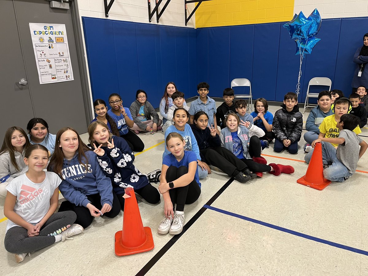 MissFitzReading tweet media