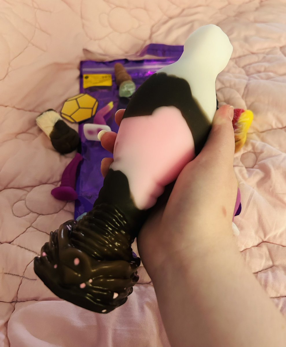 Picked up this Neapolitan cutie and some teenies from <a href="/LootCaveToys/">Loot Cave Toys</a> they’re closing and they have lots of toys in stock that still need homes! 🍦🍫🍓