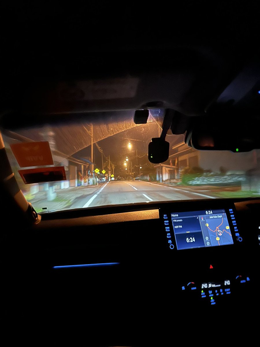 Berpagian ke Sekolah Kebangsaan Seri Utama Sungai Besar untuk merasmikan acara Sukan Tahunan Sekolah.